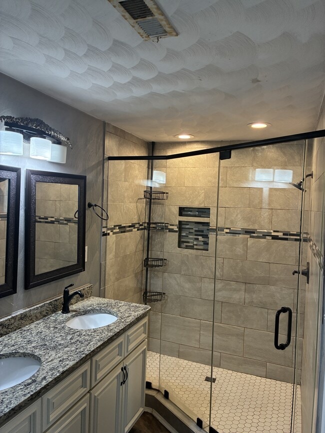 Building Photo - 2808 Beachmont Ave