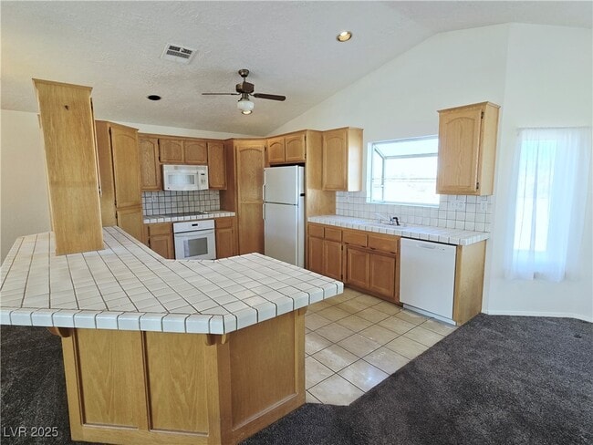 Primary Photo - 250 S E Comstock Cir