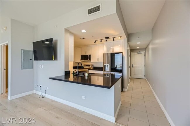 Building Photo - Stunningly Remodeled Studio High-Rise Unit For Rent