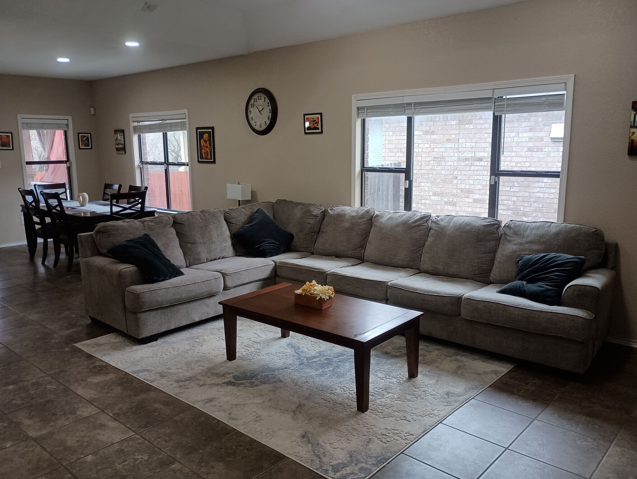 Building Photo - Room in House on Arabian King