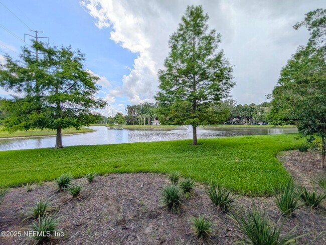 Building Photo - 10550 Baymeadows Rd