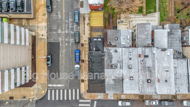 Building Photo - 339 E 25th St