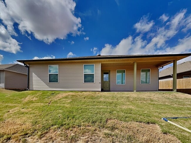 Building Photo - 3420 moraine dr