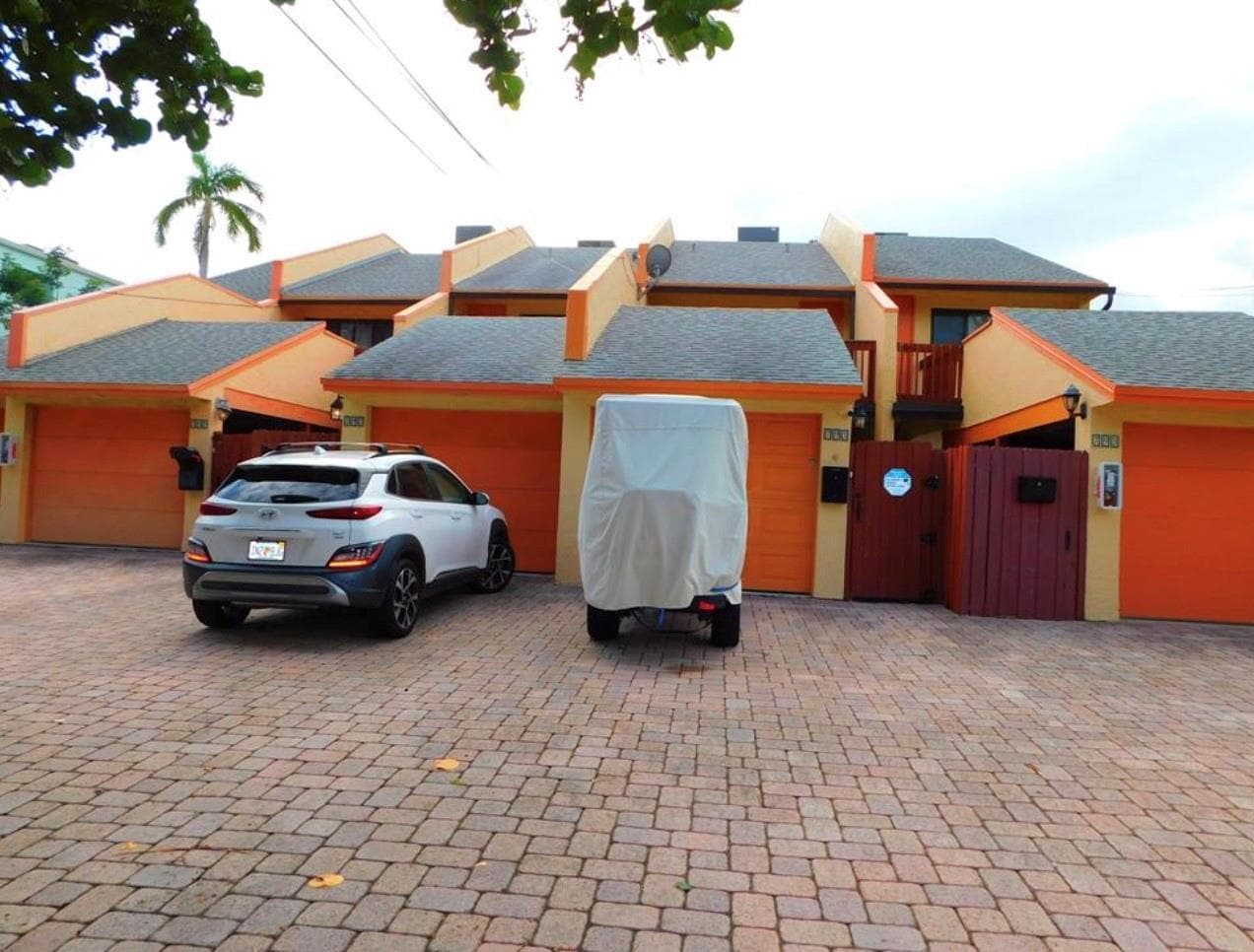 Building Photo - 797 S Riverside Dr