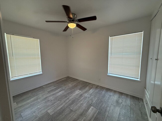 Building Photo - Charming 3-Bedroom Home with Hardwood Floors & Spacious Backyard