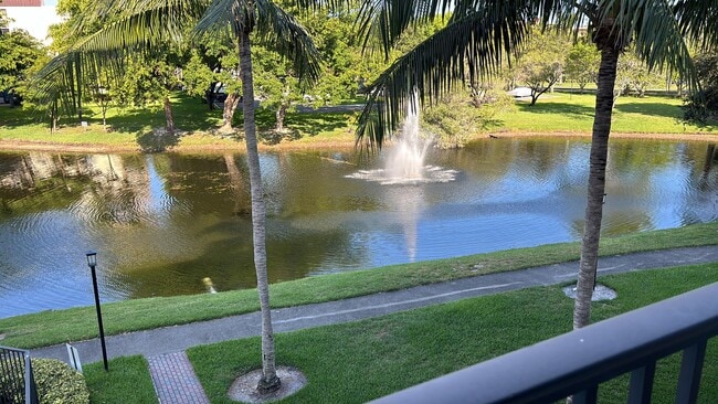 Building Photo - 2105 Lavers Cir