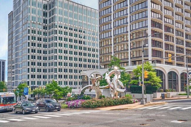 Building Photo - 1423 N Nash St
