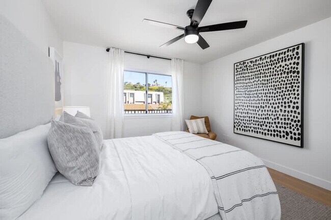 Building Photo - 4747 Marina Dr