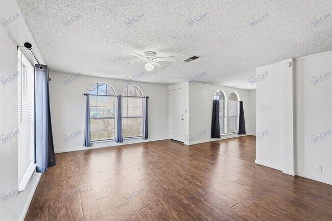 Building Photo - 14614 Seminole Dr