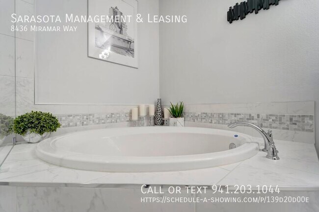 Building Photo - 8436 Miramar Way
