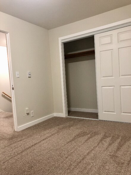 Building Photo - 3604 NE 73rd Pl