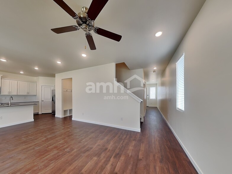 Building Photo - 1480 N Garnet Creek Ave