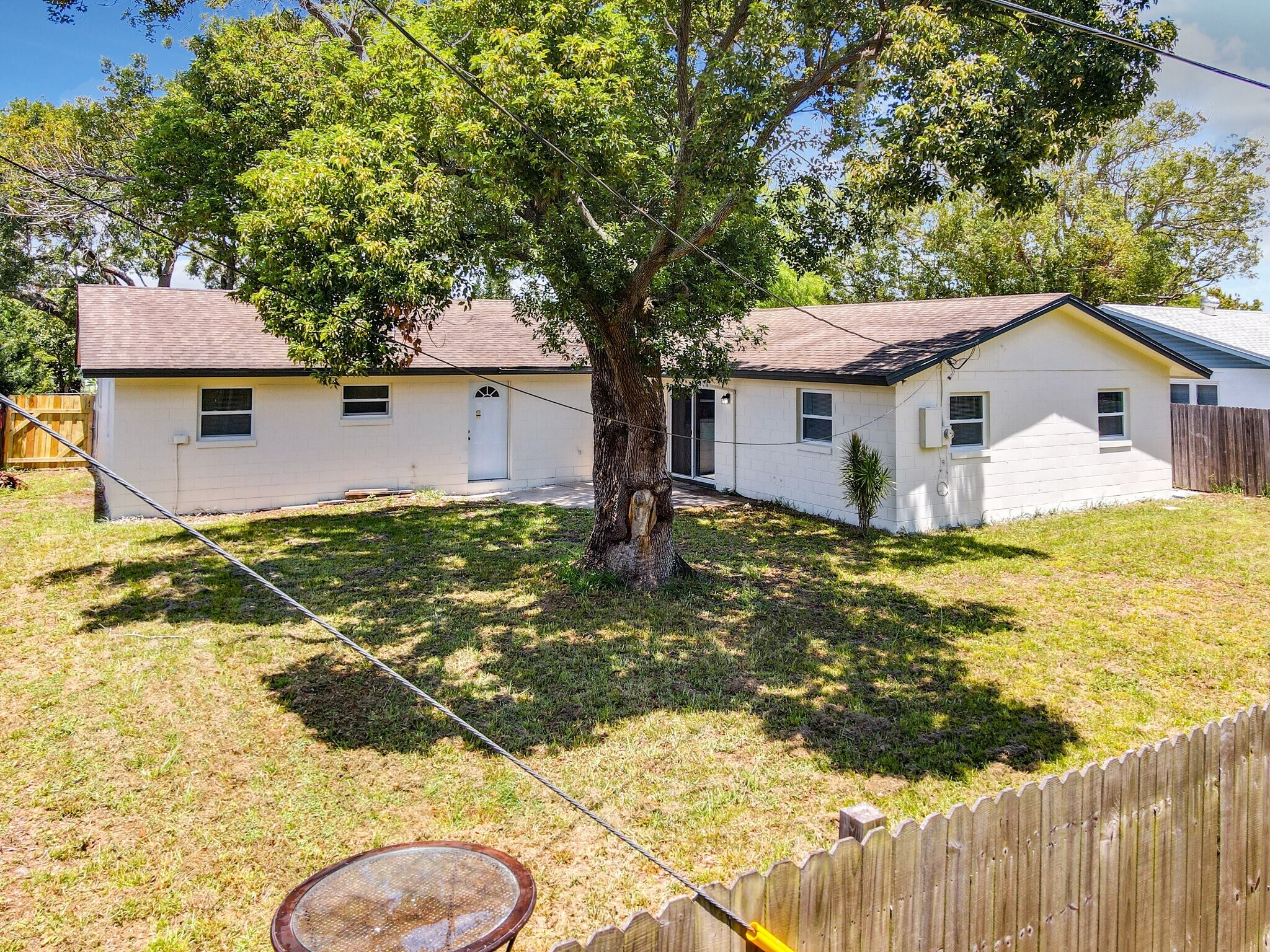 Building Photo - 877 Park Manor Dr