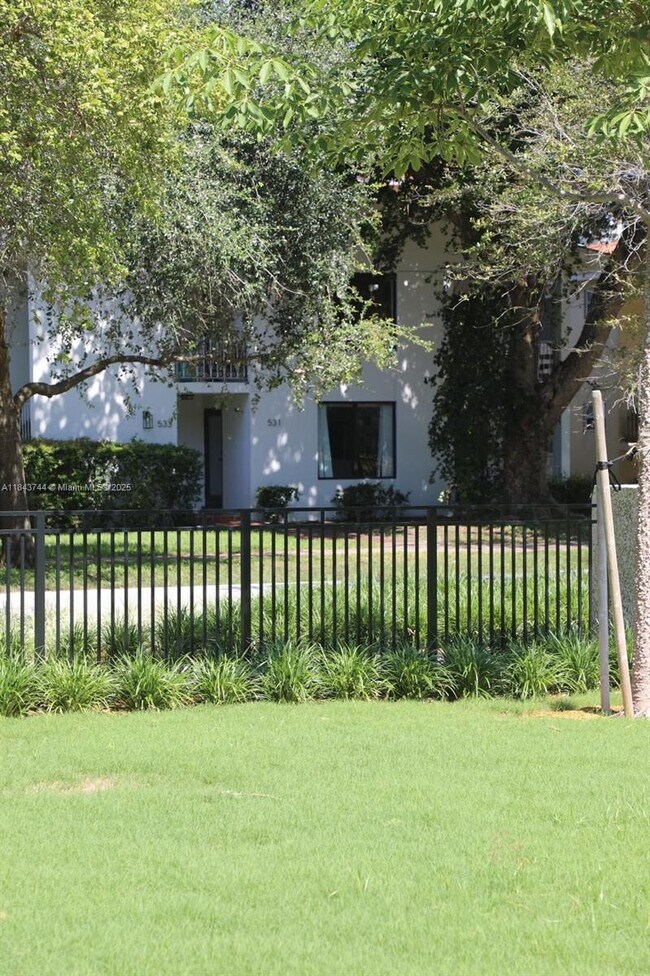 Building Photo - 533 Menendez Ave