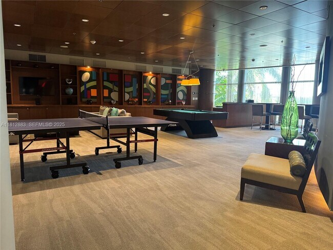 Building Photo - 2641 N Flamingo Rd