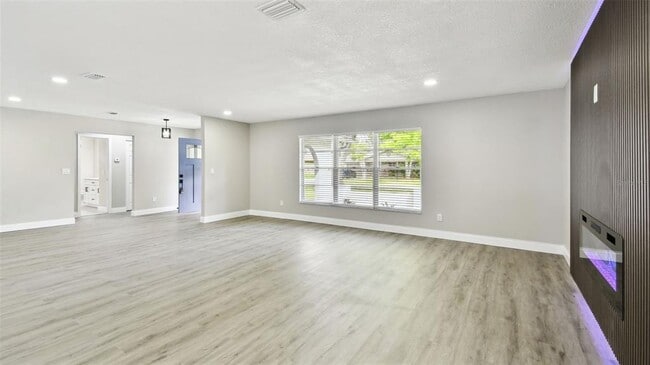 Building Photo - 22 Felter Ln