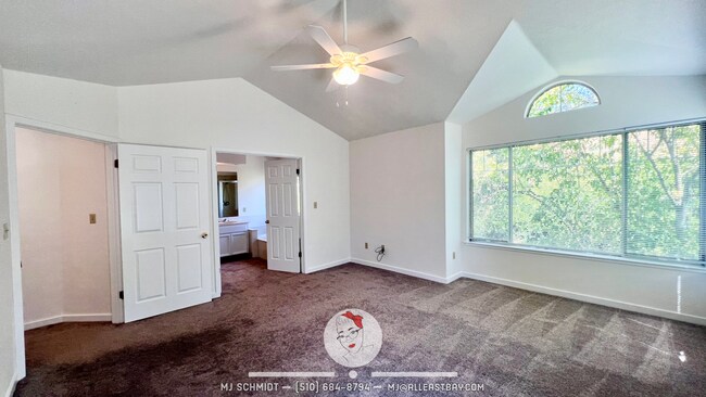 Building Photo - 303 Sutton Cir