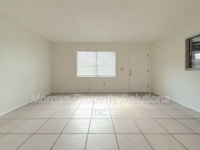 Building Photo - 1221 Poinsettia Ave