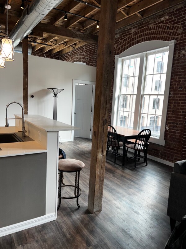 Building Photo - 212 Morgan St
