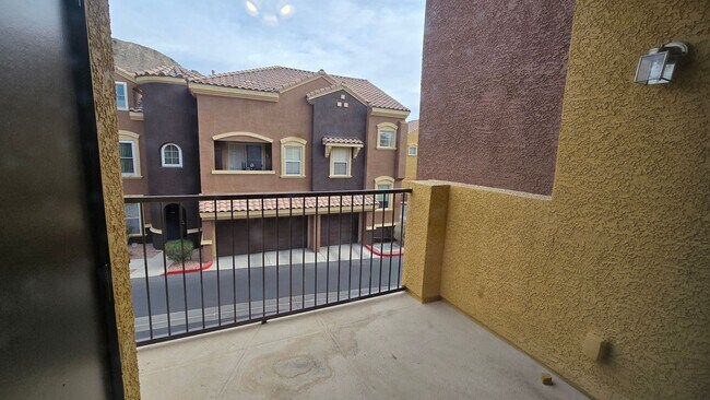 Building Photo - 3975 N Hualapai Way