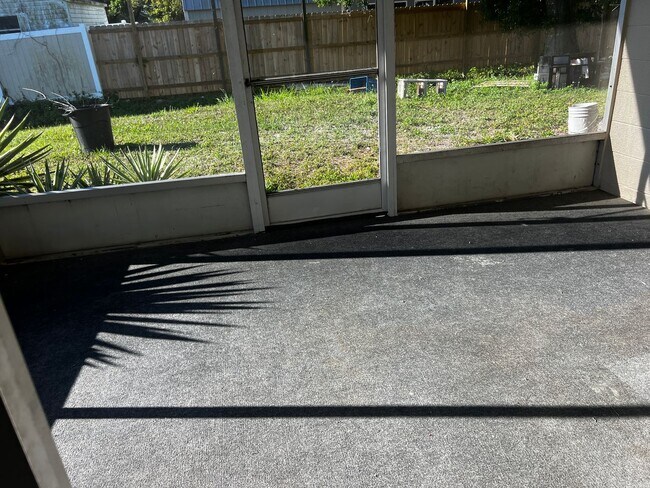 Building Photo - 2BD/1BA/Single carport - Venice