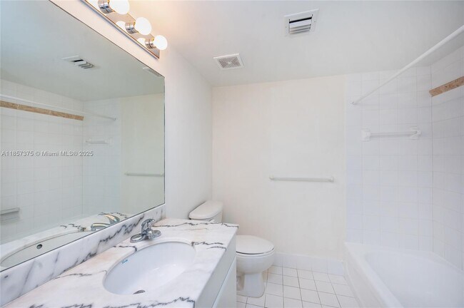 Building Photo - 1200 Brickell Bay Dr