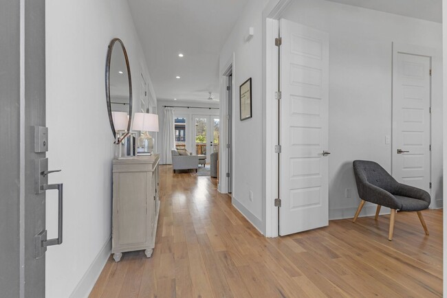 Building Photo - 6107 Cowden Ave