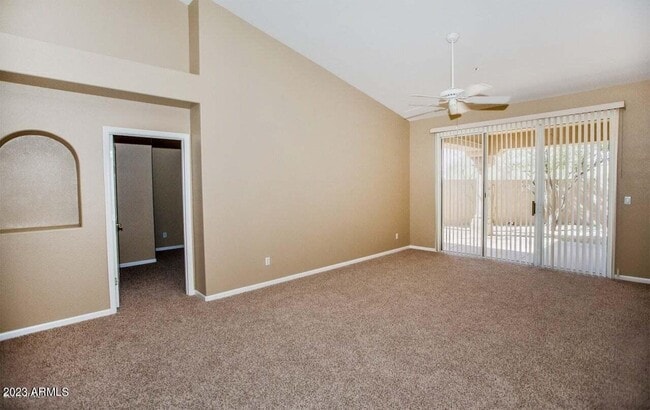 Building Photo - 8910 E Maple Dr