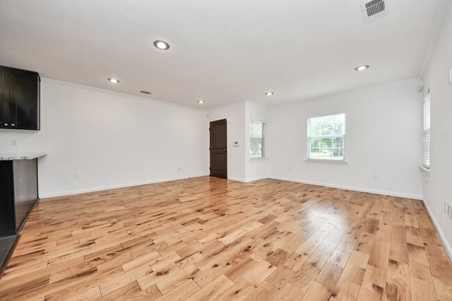 Building Photo - 5118 Ditmas Ln