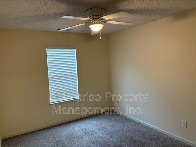 Building Photo - 10127 Cross Valley Dr
