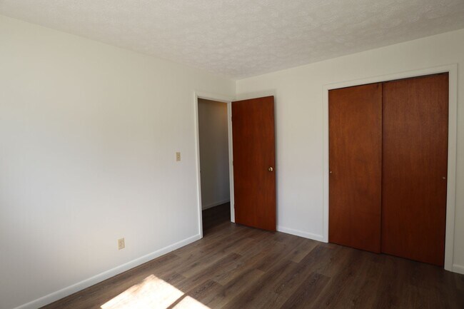 Building Photo - 3 Bedroom Thorntown Rambler!