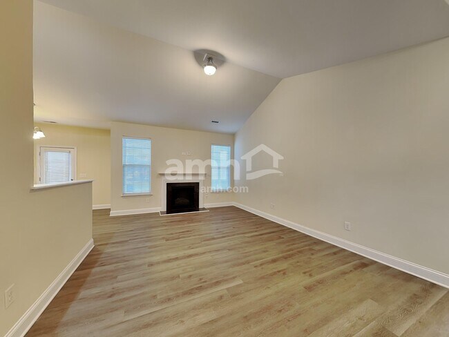 Building Photo - 2217 Magnolia Ct