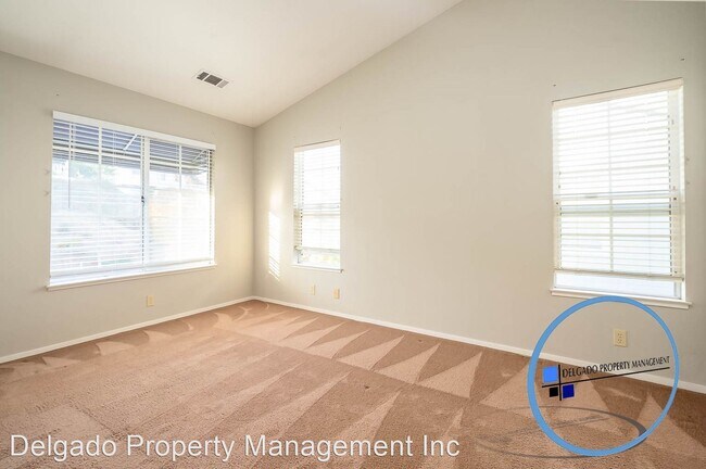 Building Photo - 2 br, 1 bath House - 511 Timbercove #8