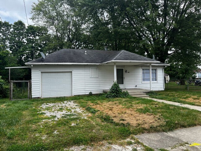 Building Photo - Large 2 Bedroom home with a Garage