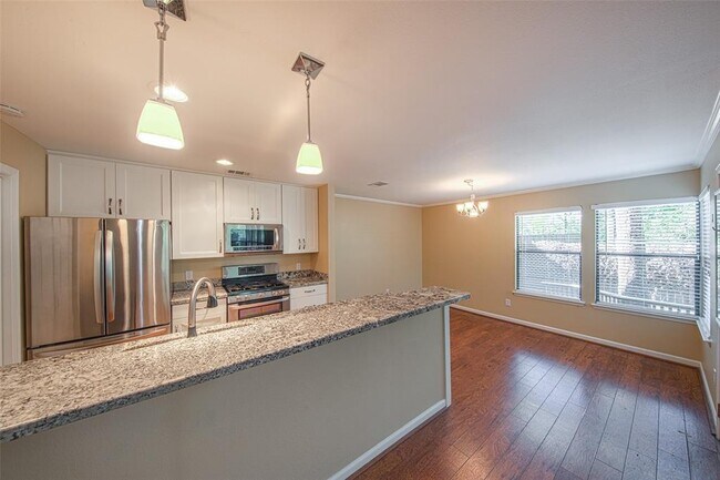 Building Photo - 49 Sawmill Grove Ln