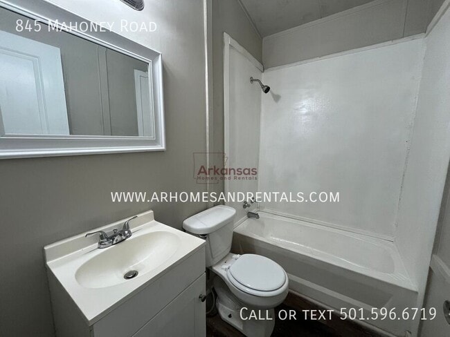 Building Photo - 845 Mahoney Rd