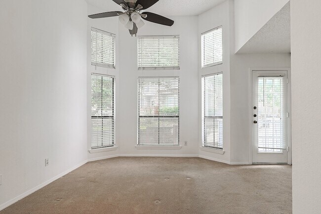 Building Photo - 3420 Country Club Dr W