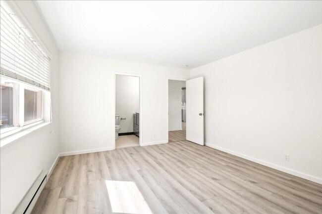 Building Photo - 10315 Alpine Dr