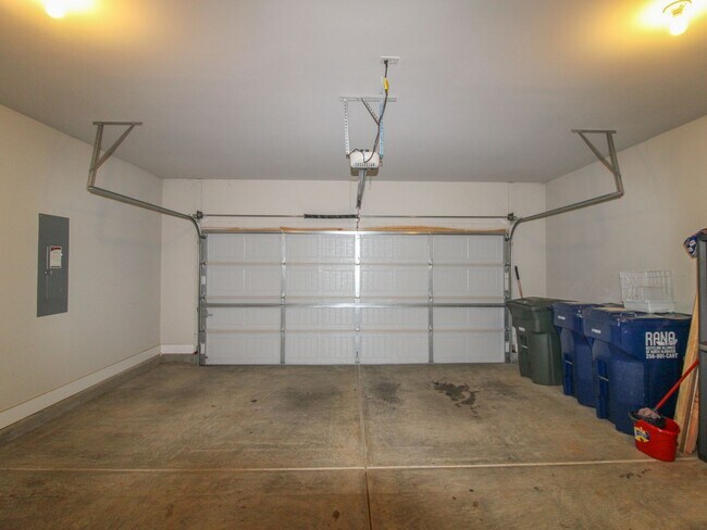 Building Photo - Great Location near Edgewater and Toyota F...