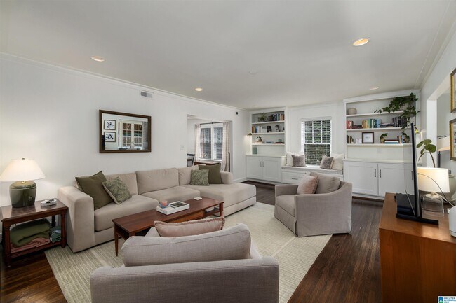 Building Photo - 1305 31st St S