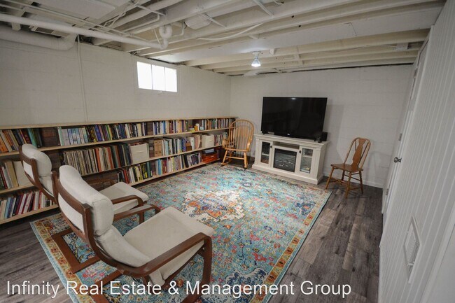 Building Photo - 3 br, 1 bath House - 317 10th Ave NE