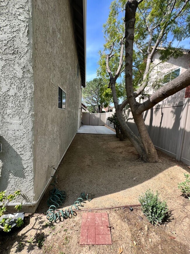 Building Photo - Camarillo - Four bedroom, 2.5 bathroom, plus loft