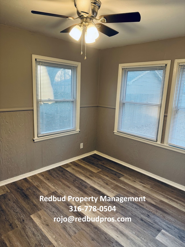 Building Photo - 725 S Barlow St