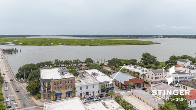 Building Photo - 700 Bay St