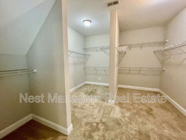 Building Photo - 208 Ladden Ln