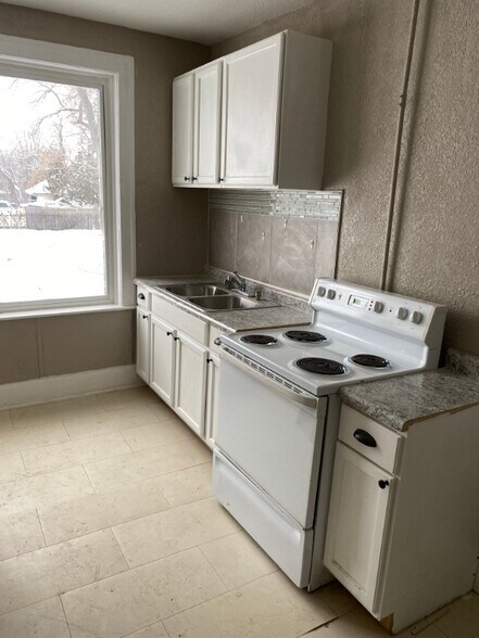 Building Photo - 15395 Linwood St