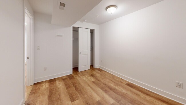 Building Photo - 472 Ridge St NW