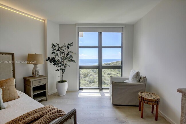 Building Photo - 1121 Crandon Blvd