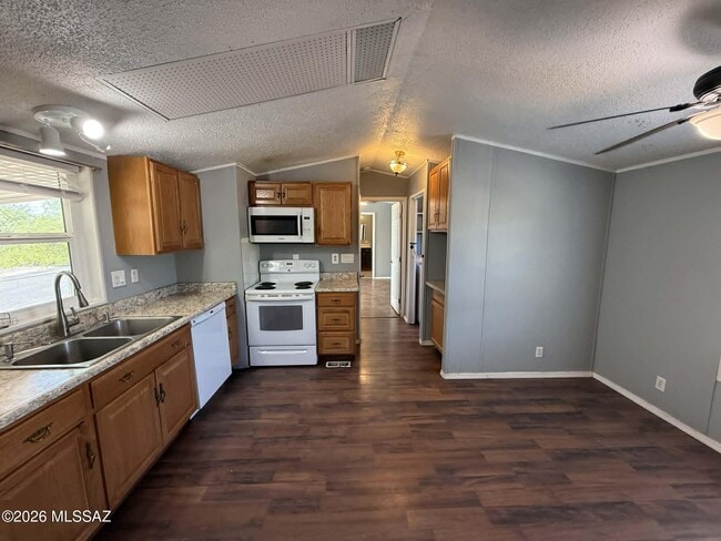 Building Photo - 2640 S Cottonwood Ln