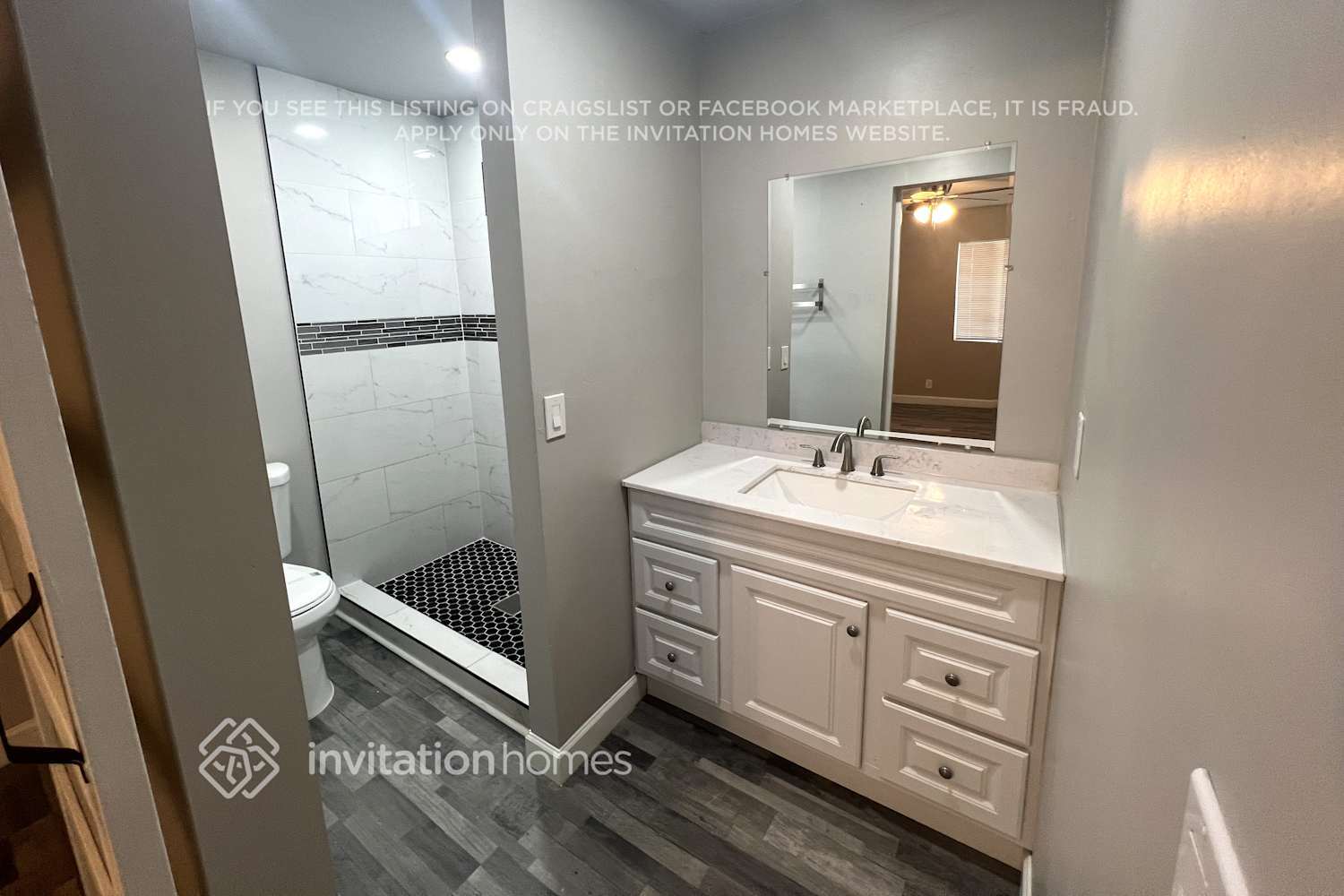 Building Photo - 3520 E Pueblo Ave